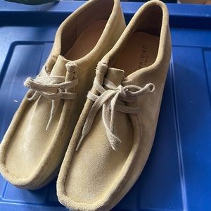 CLARKS Wallabees Sand sz 8